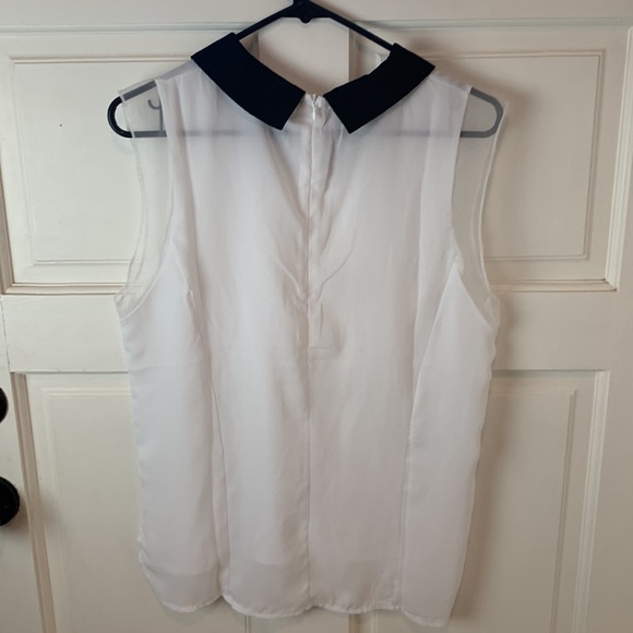 White blouse - Picture 3 of 5